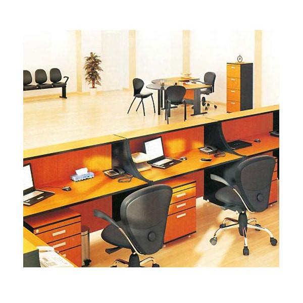 صندلی پشت کانتر اداری قرار داده شده در پشت میز های کانتر اداری در رنگ های متنوع