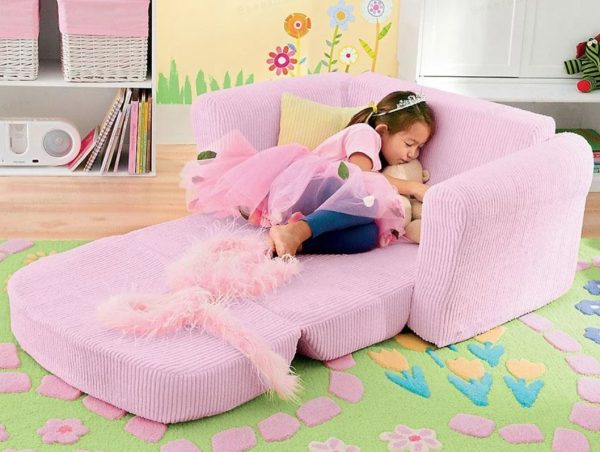 انتخاب یک مبل کودک ساده برای بازی و استراحت