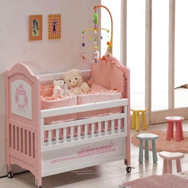 تخت نوزاد مدل ساده به رنگ صورتی و بت کیفیت