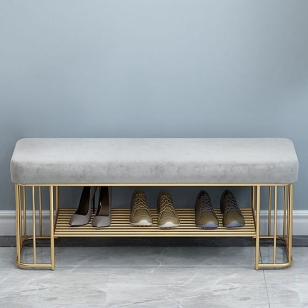 نیمکت به همراه فضا برای قرارگیری کفش