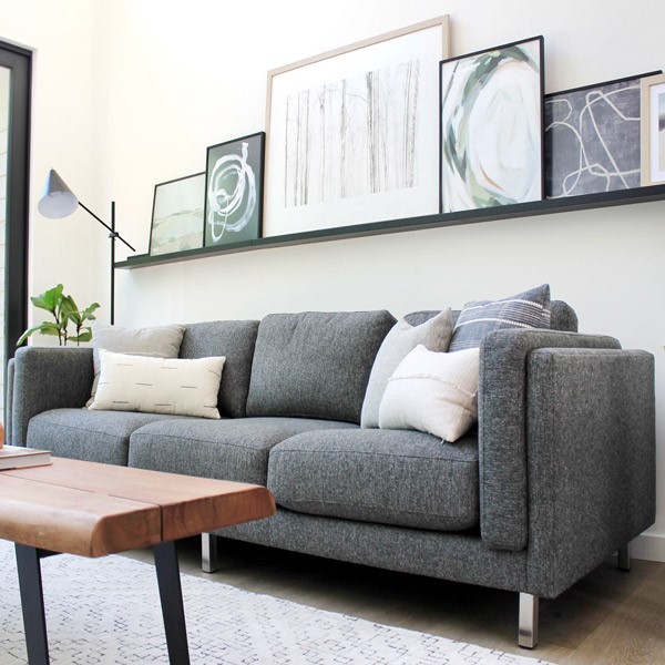 مبل سه نفره اداری طوسی- میز جلومبلی قهوه ای