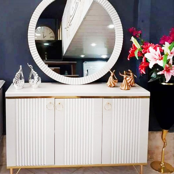 آیینه و کنسول با بدنه سفید