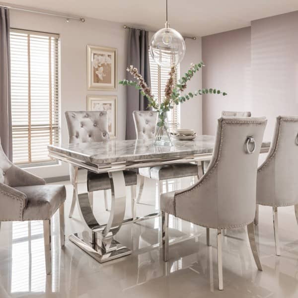 میز و صندلی با روکش کرم