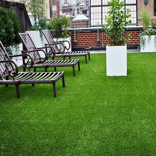 چمن مصنوعی-تخت کنار استخری- گلدان