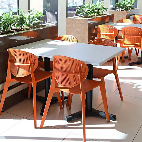 نمای چیده شده صندلی پلاستیکی بدون دسته نظری مدل اسکای-اچ N619 رنگ نارنجی