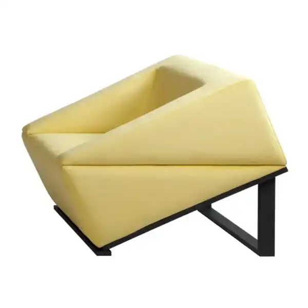 مبل اداری یک نفره با روکش چرم زرد رنگ و پایه فلز مشکی